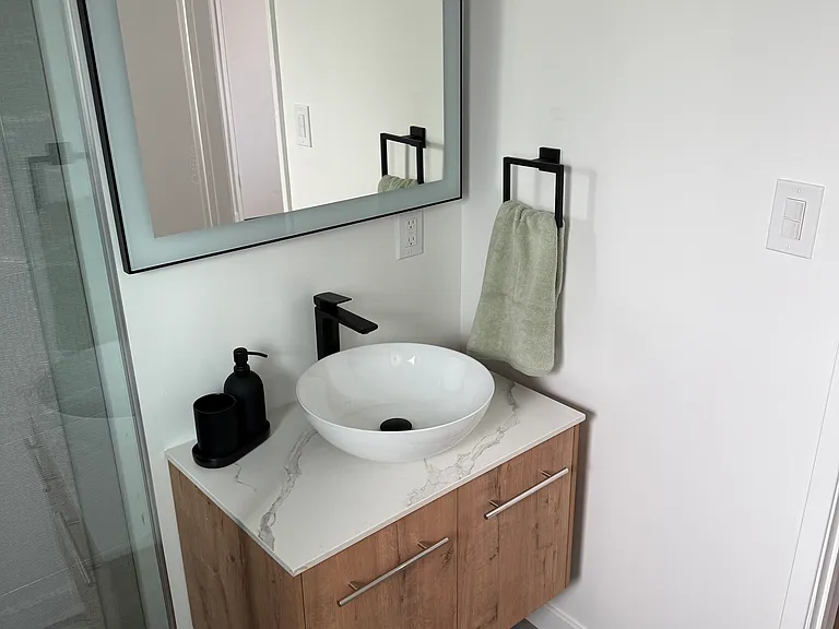 6053 Wilkinson Ave — Photo 34