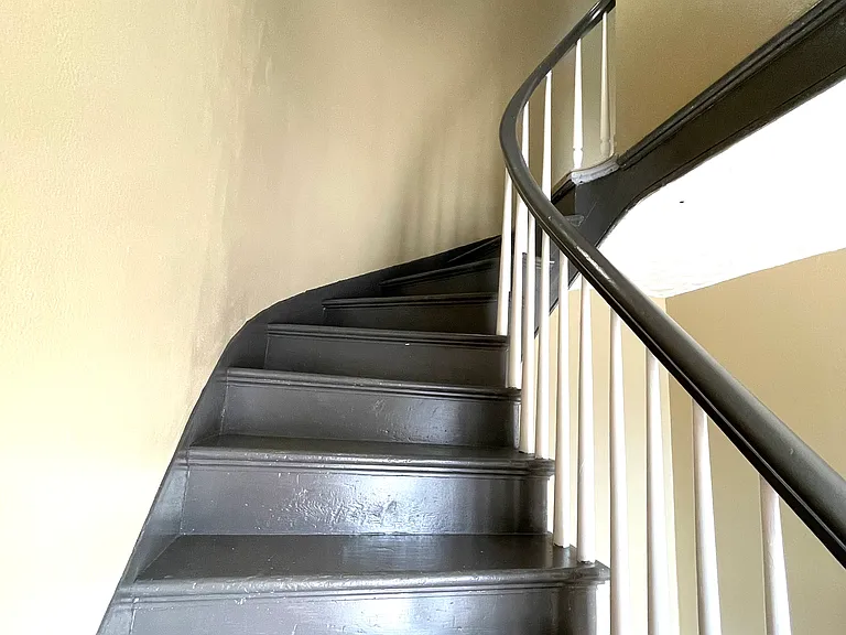 221 Middle St — Photo 21