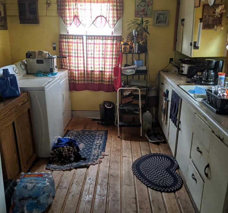 2nd image of 303/305 N Ash St