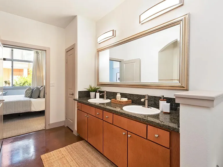 840 Green St #129 — Photo 6