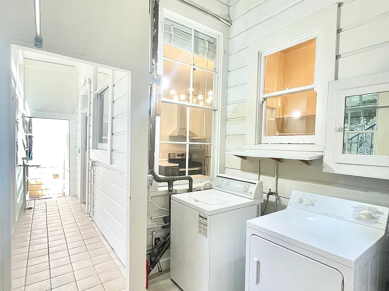 885 Waller St — Photo 19