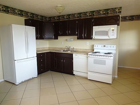 5th image of 729 Julia Ln