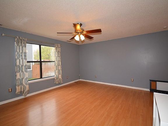 5th image of 4037 N Foxborow Dr