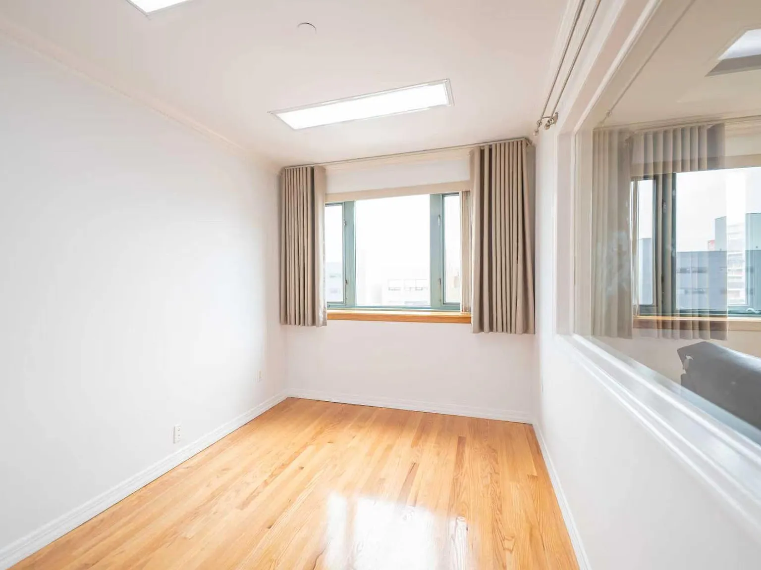2 bed, 923 sqft, $3,000 — Photo 3