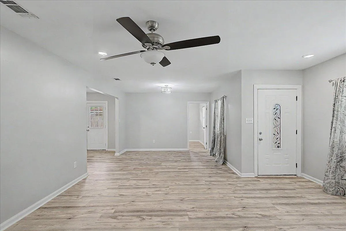 2204 Mason Dr — Photo 4