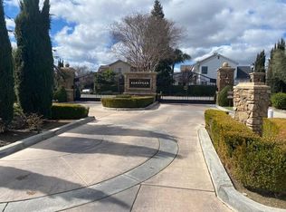73 W Bohemia Ln, Clovis, CA