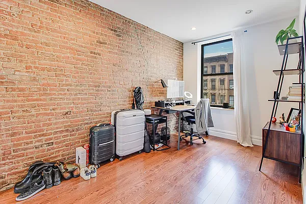Rented by Compass | media 7