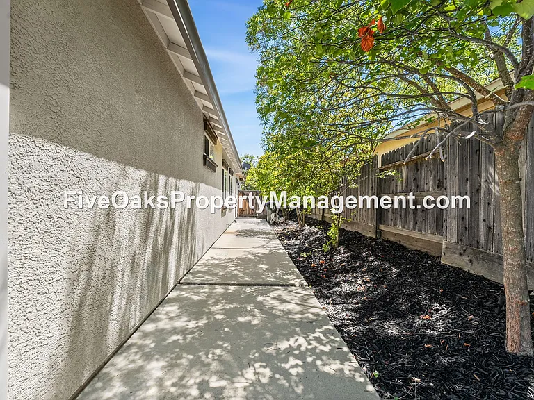 2242 Zittel Dr — Photo 24