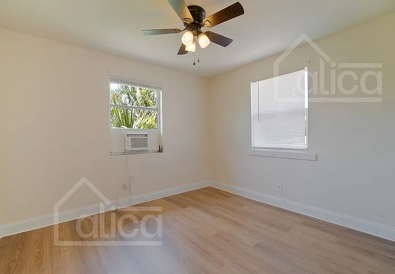801 N Sapodilla Ave #1 — Photo 12