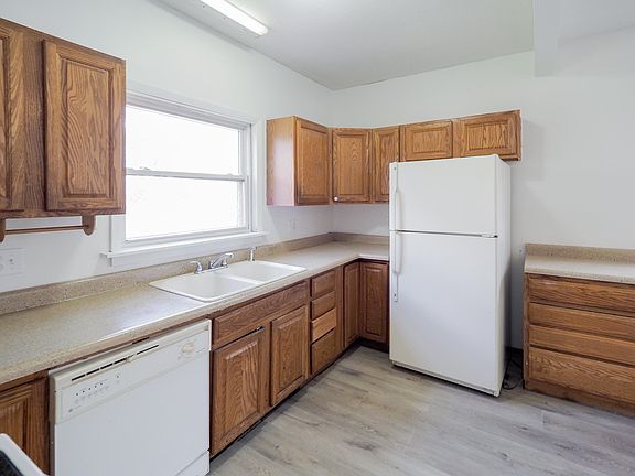 3rd image of 42 McKinley Ave S