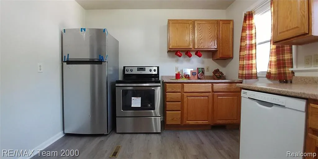 3 bed, 1.0 bath, 1000 sqft, $1,400 — Photo 3