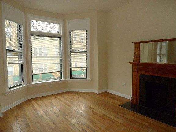 3rd image of 1216 W Diversey Pkwy #2