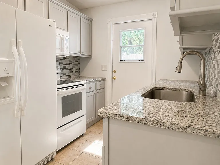 1716 E Kaley Ave — Photo 9