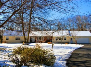 4 Meadow Lake Dr, Hardwick, NJ 07825