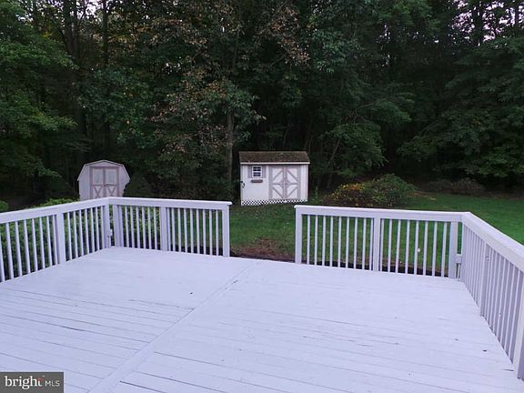 4th image of 83 Fox Meadow Dr