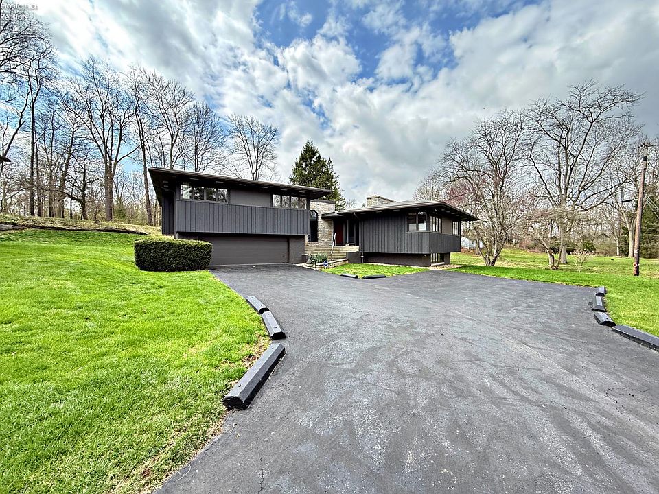 1st image of 35 Willow Ct