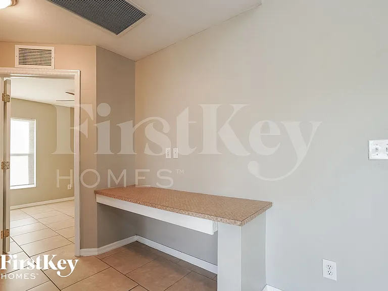 4206 25th St SW — Photo 2