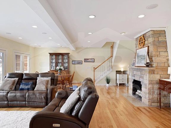 5th image of 605 Park Ln