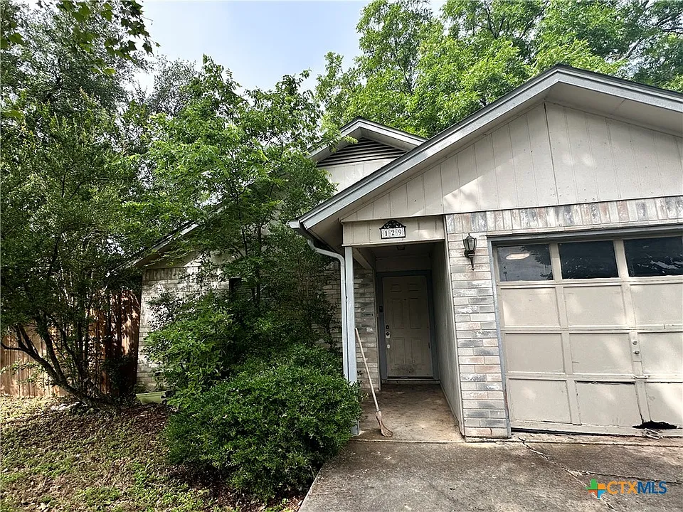129 Riverside Dr