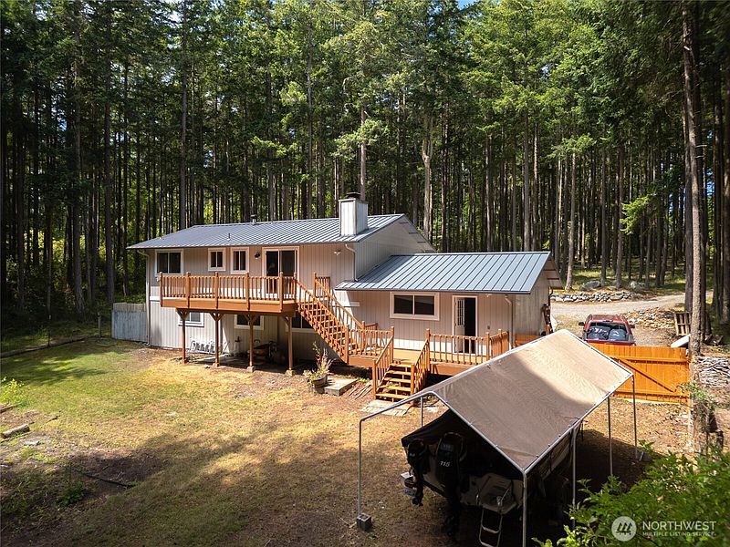 4th image of 1074 N Estate Lane