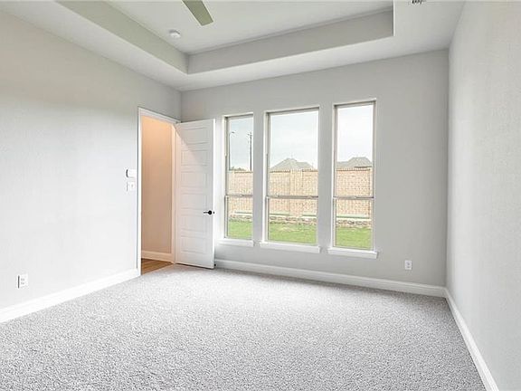4th image of 722 Quarter Horse Ln