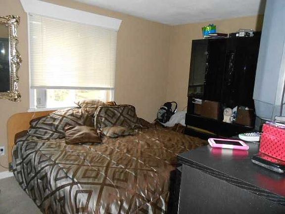 5th image of 5412 34th Ct NE