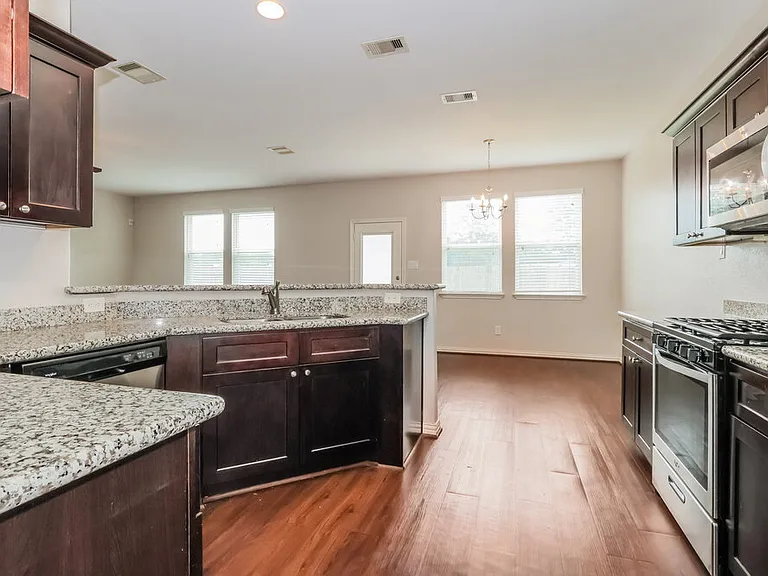 2802 Mesquite Ridge Dr — Photo 8