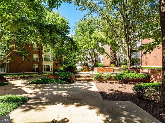 4th image of 1535 Lincoln Way APT 101