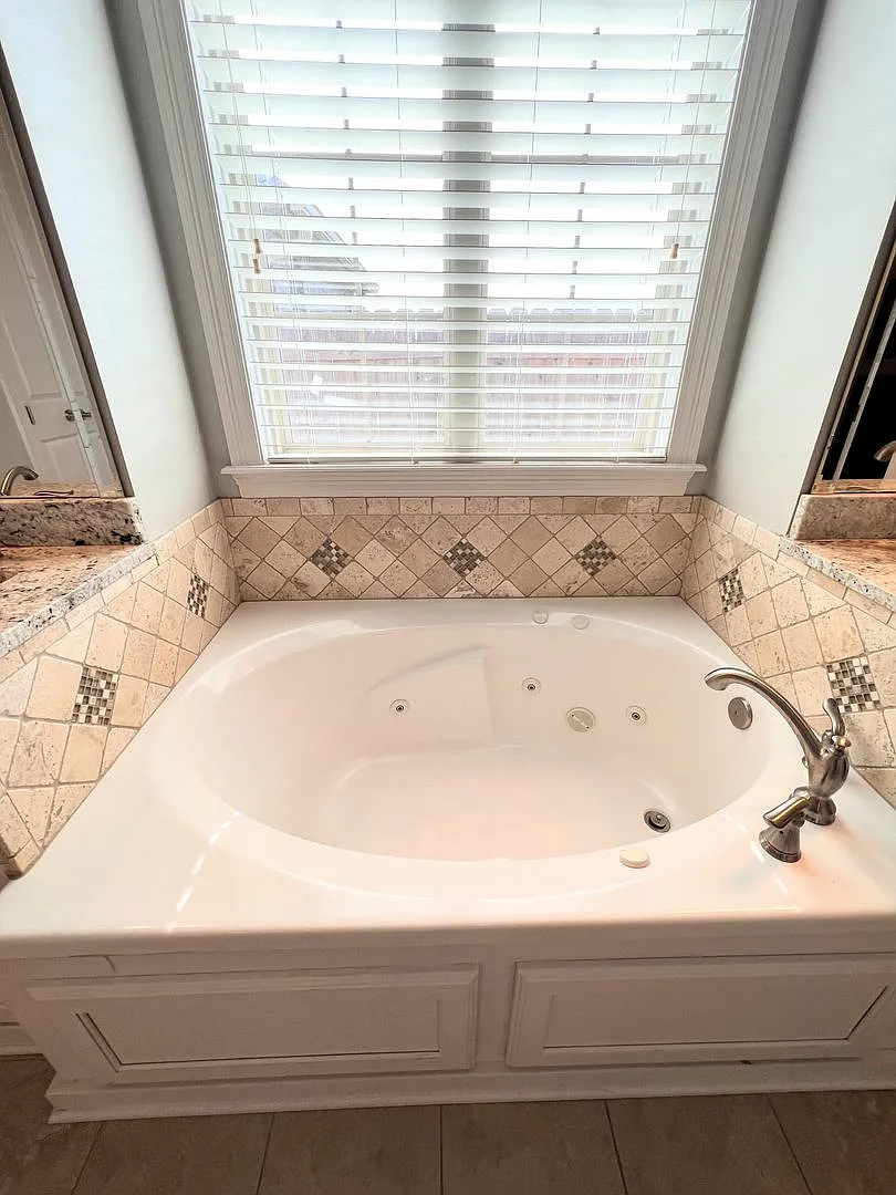 Benton Beauty With Outdoor Living Oasis! — Photo 3