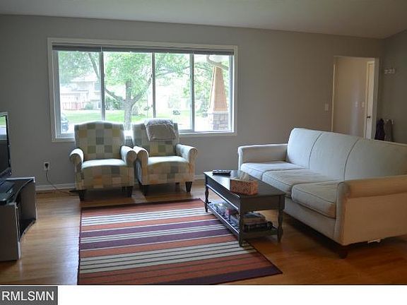 3rd image of 11812 Grouse St NW