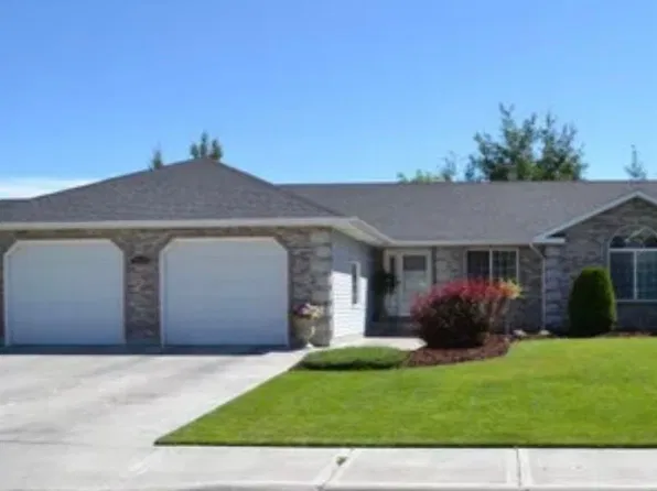 890 Summerfield Dr, Idaho Falls, ID 83404
