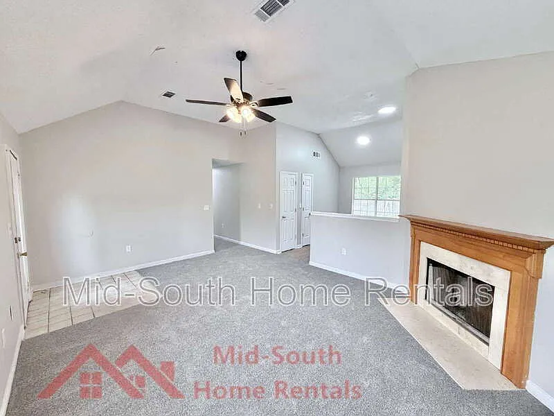 3 bed, 2.0 bath, 1150 sqft, $1,300 — Photo 3