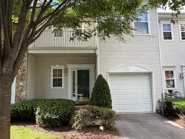 147 Chaps Ln, West Chester, PA 19382