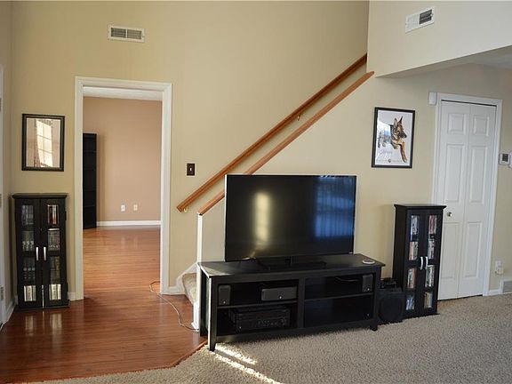2nd image of 8546 Ravenswood Ln