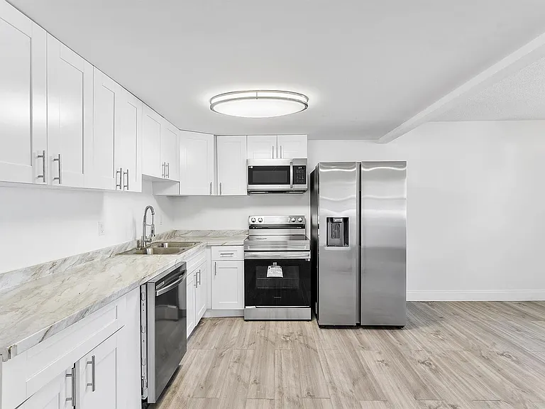 1052 Hythe Pl #C — Photo 6