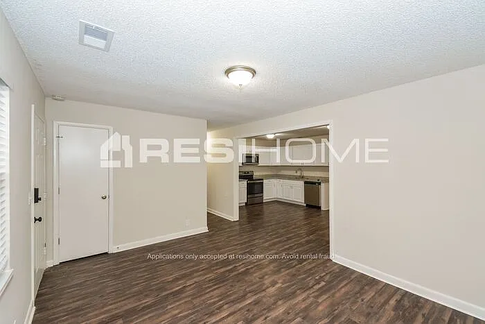 2203 Norman Ave — Photo 4