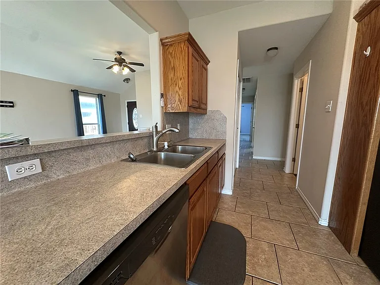 2012 Cottonwood Dr — Photo 7