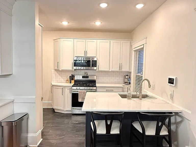 2805 Clinton Ave — Photo 10