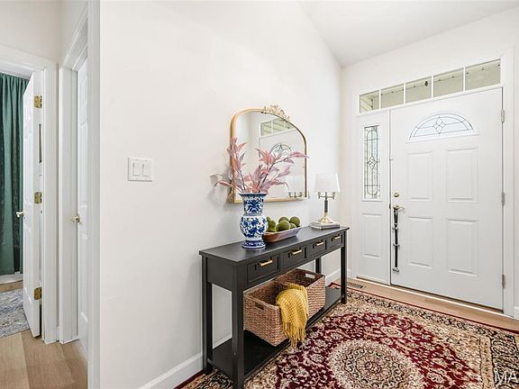 3rd image of 244 Glasgow Dr