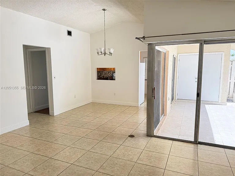 21393 NE 8th Ct #3 — Photo 7