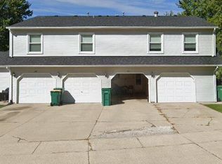 1551 W Stonehenge Dr, Sycamore, IL 60178