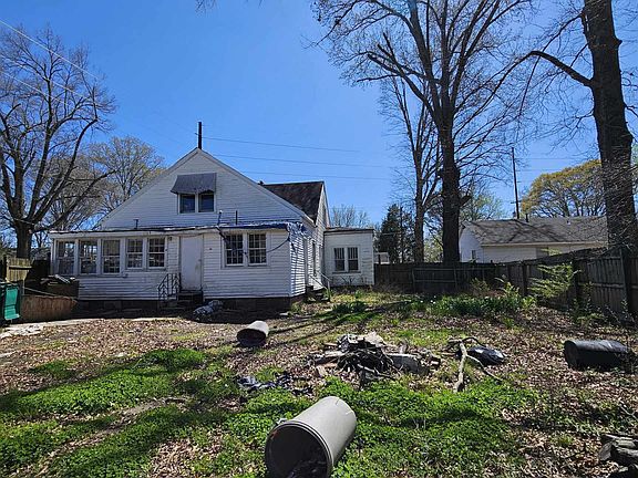 3rd image of 493 E Forest Ave