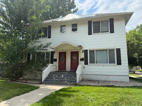 102 8th St SE, Minot, ND 58701