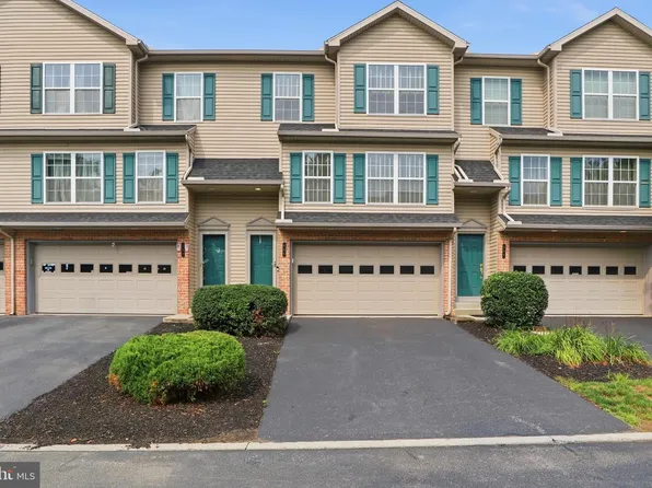 555 Meadow Croft Cir, Mechanicsburg, PA 17055
