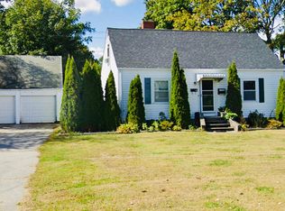 417 Metacom Ave, Bristol, RI 02809