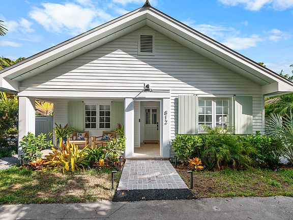 3rd image of 812 Carsten Ln