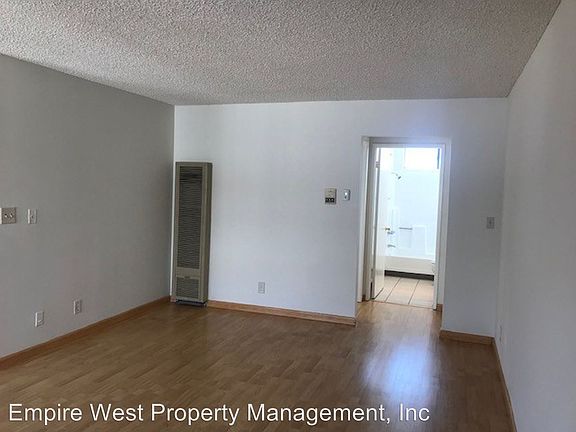 2nd image of 12603 Oxnard St APT 9