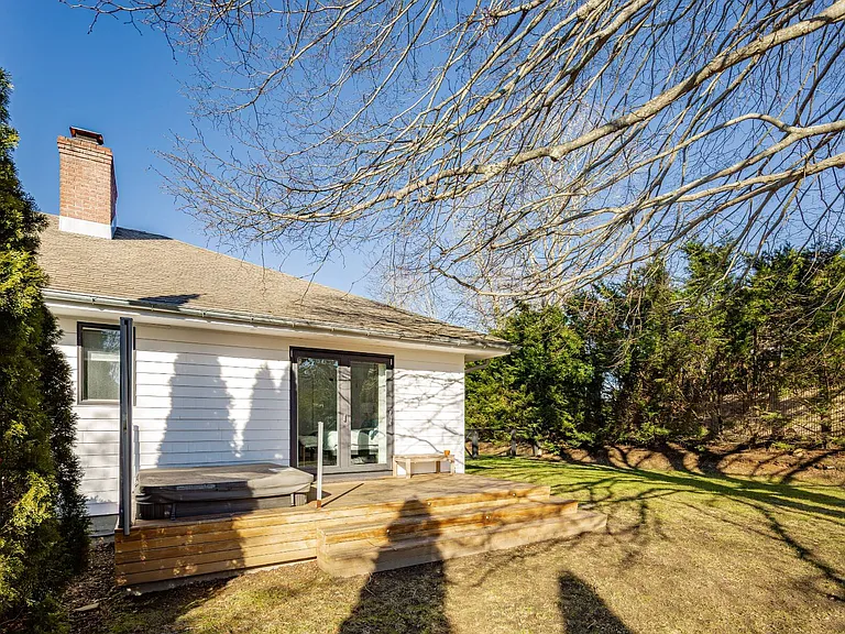89 Pantigo Rd — Photo 26