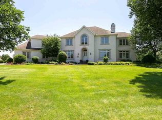 3 High Point Pl, Bettendorf, IA 52722