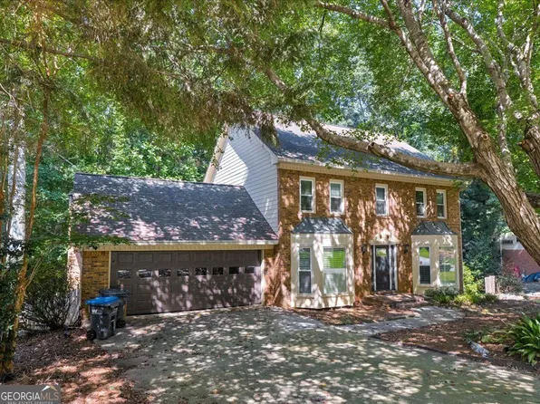 27 Planters Dr, Lilburn, GA 30047